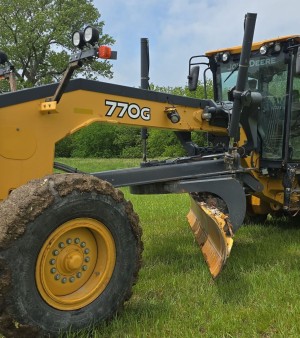 2013 John Deere 770G motor grader