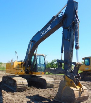 2011 John Deere 200DLC  excavator