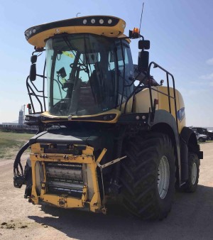 2016 New Holland FR850 Self-Propelled Forage Harvester