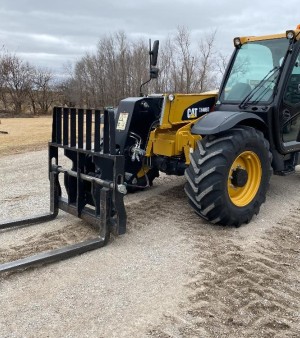 2019 Caterpillar TH408D 4x4x4 Ag Handler