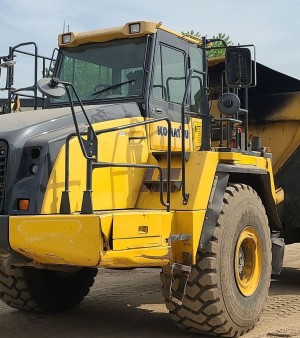 2013 Komatsu HM400-3 haul truck