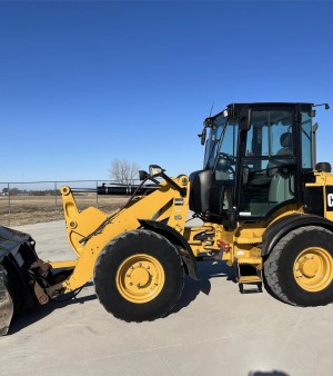 2016 CAT 908M