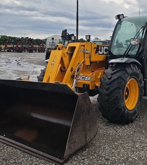 2023 JCB 542-70AG telehandler