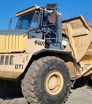 2001 John Deere 400C haul truck