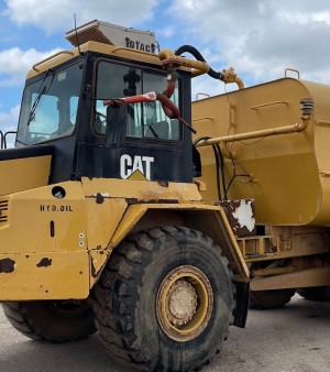 2000 Caterpillar D300E Series II water wagon