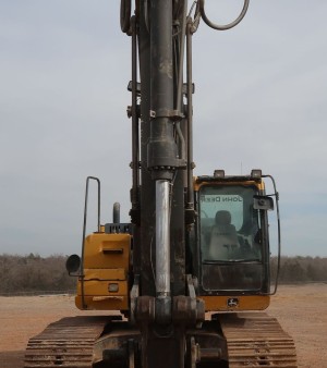 2015 John Deere 210G LC  excavator