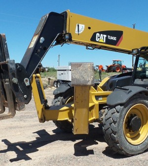 2013 Caterpillar TL943C telehandler