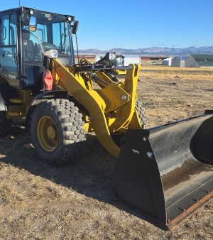 2022 Caterpillar 908M wheel loader