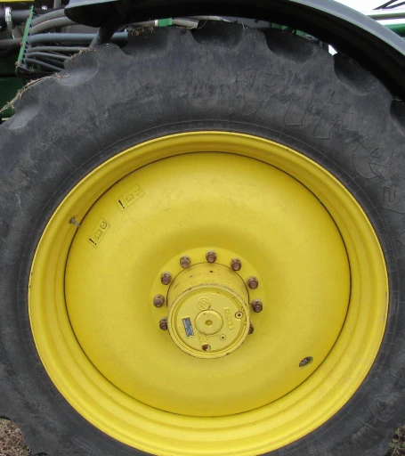 2014 John Deere R4038 self-propelled sprayer