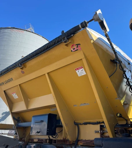 2013 Rogator RG1100 applicator