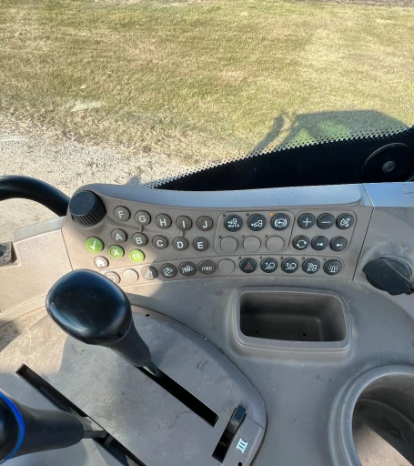 2013 John Deere 6125R MFWD Tractor Loader
