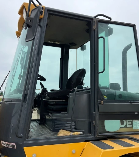 2016 John Deere 324K wheel loader