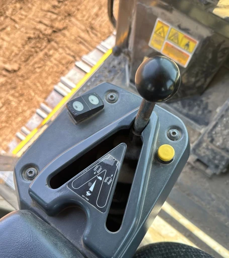 2016 Caterpillar 953D track loader