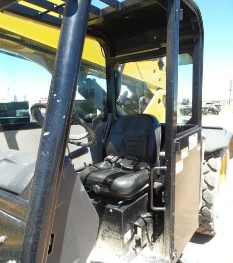 2013 Caterpillar TL943C telehandler