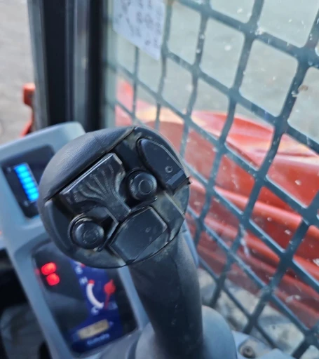 2022 Kubota SVL97-2 tracked skid steer loader
