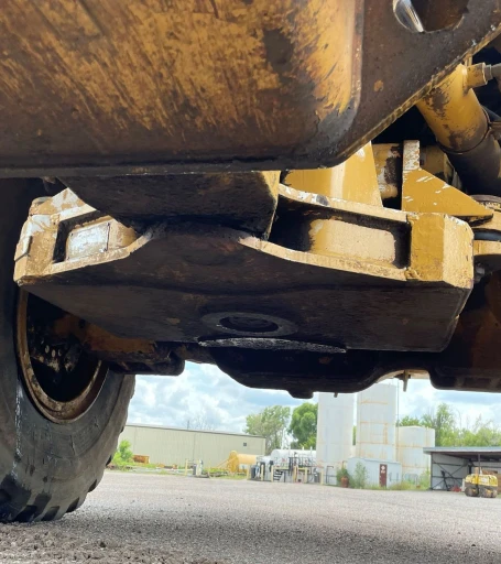 2000 Caterpillar D300E Series II water wagon