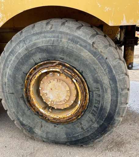 2000 Caterpillar D300E Series II water wagon