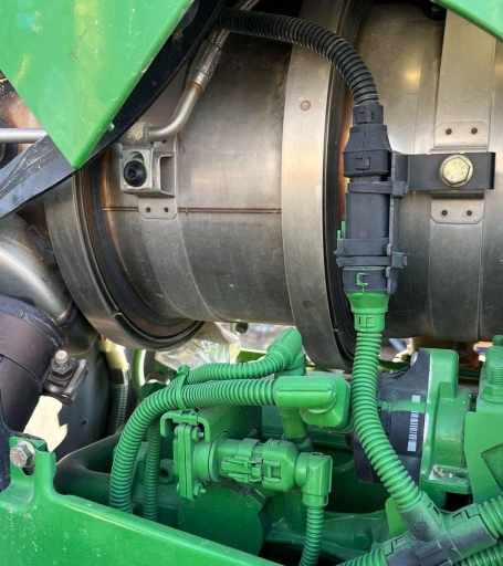 2015 John Deere 6125M MFWD tractor