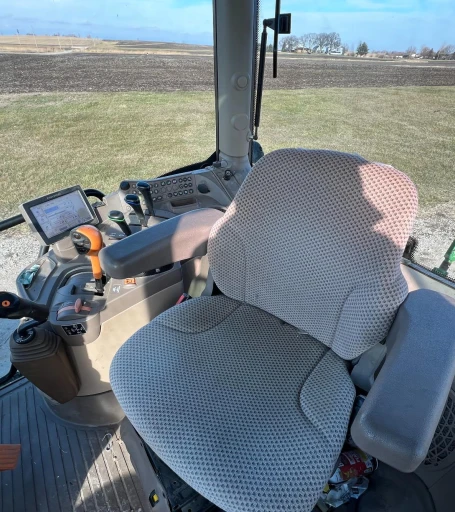 2013 John Deere 6125R MFWD Tractor Loader