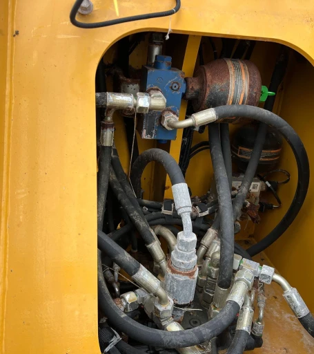 2016 John Deere 324K wheel loader