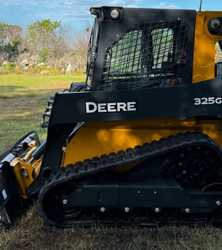 2022 John Deere 325G tracked skid steer