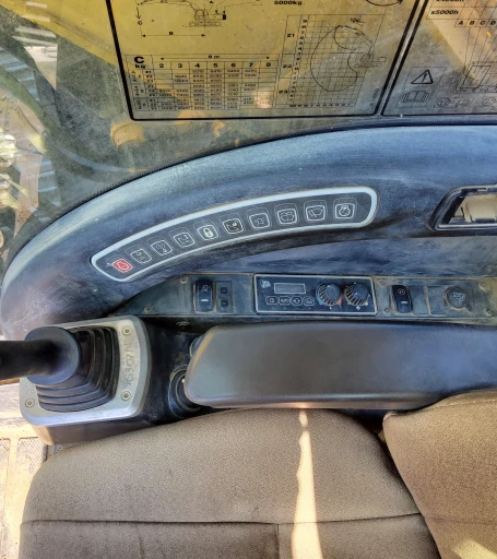 2011 JCB JS220LC Excavator