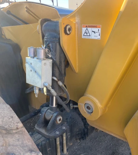 2017 Caterpillar TL1055D telehandler