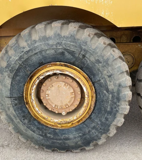 2000 Caterpillar D300E Series II water wagon