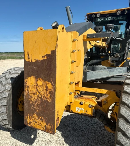 2013 John Deere 772G motor grader