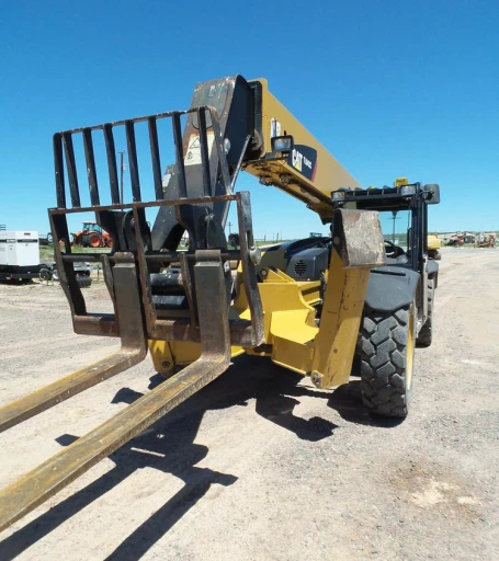 2013 Caterpillar TL943C telehandler