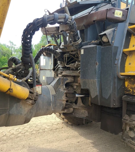2013 Komatsu HM400-3 haul truck