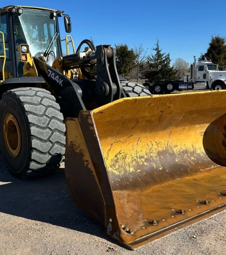 2012 John Deere 744K wheel loader