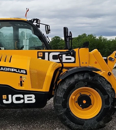 2023 JCB 542-70AG telehandler