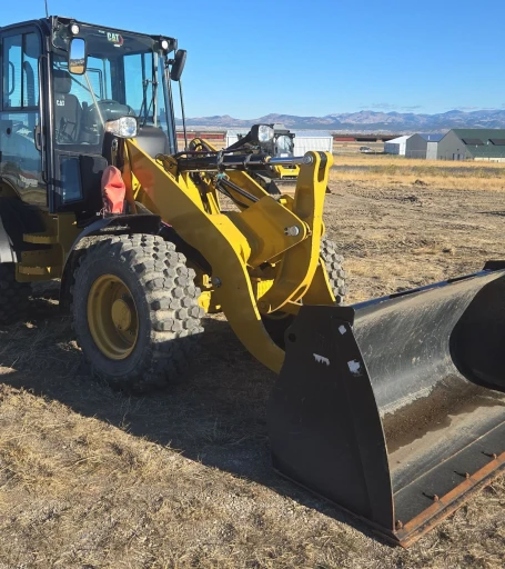2022 Caterpillar 908M wheel loader