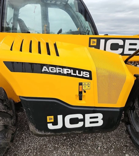 2023 JCB 542-70AG telehandler