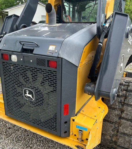 2017 John Deere 333G skid steer loader