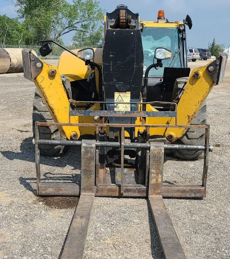 2017 Caterpillar TL1255D telehandler