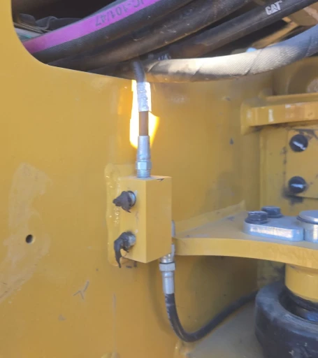 2022 Caterpillar 908M wheel loader