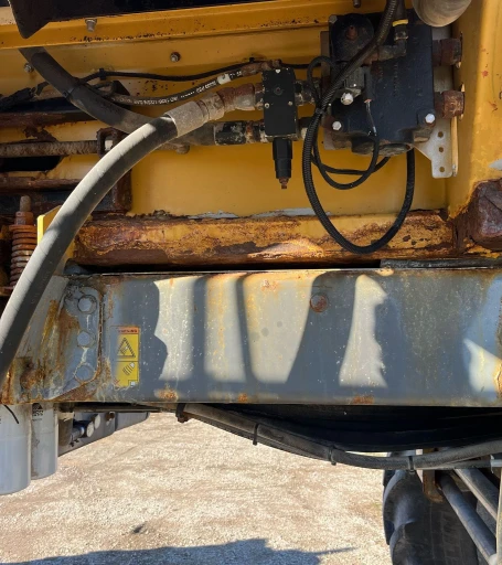 2013 Rogator RG1100 applicator
