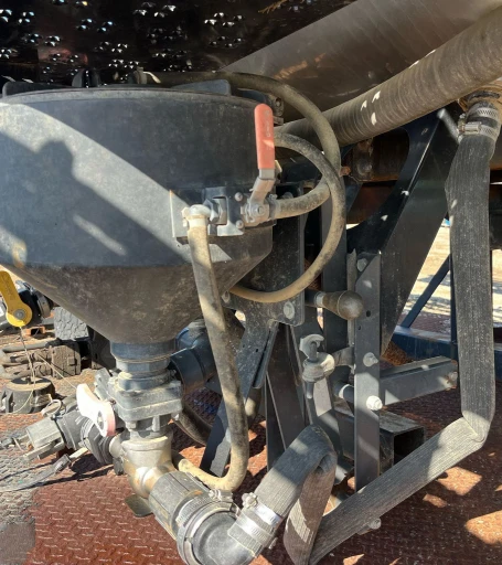 2013 Rogator RG1100 applicator