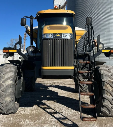2013 Rogator RG1100 applicator