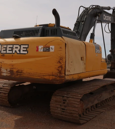 2015 John Deere 210G LC  excavator
