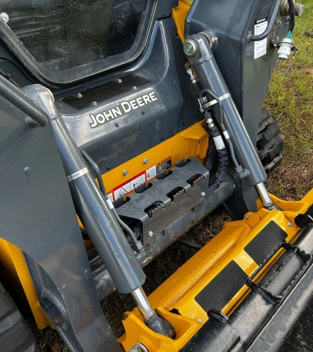 2022 John Deere 325G tracked skid steer