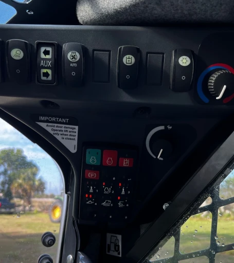 2022 John Deere 325G tracked skid steer