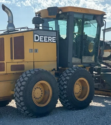 2013 John Deere 772G motor grader