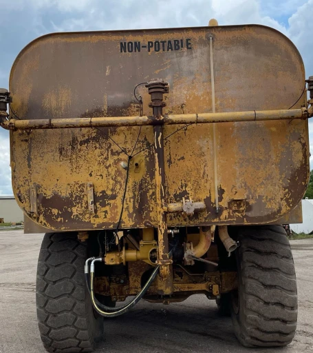 2000 Caterpillar D300E Series II water wagon