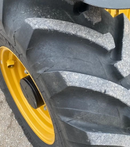 2019 Caterpillar TH408D 4x4x4 Ag Handler