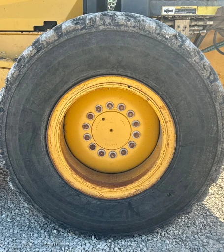 2013 John Deere 772G motor grader