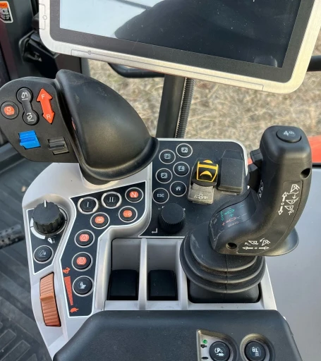 2018 Kubota M7-171 MFWD tractor
