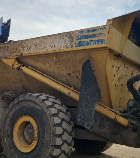 2013 Komatsu HM400-3 haul truck